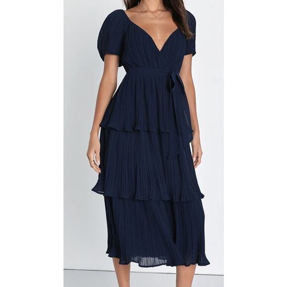 Lulu's Dresses & Skirts - LULU'S M Decadent Dreams Navy Blue Plisse Tiered Puff Sleeve Midi Dress NEW B69